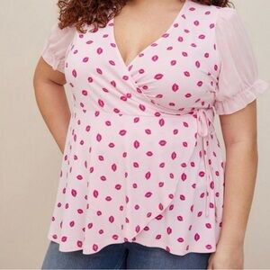 NWT Torrid 3x Pink Lips Chiffon Wrap Top Cute Valentines